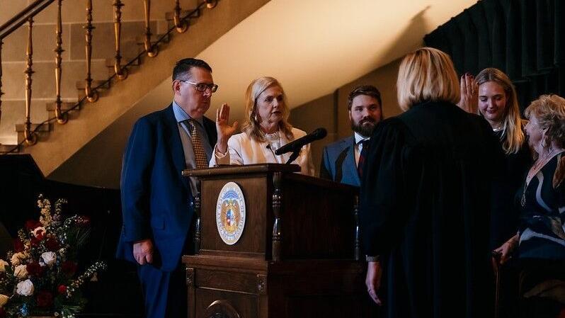 Hanaway officially sworn in as first Mo. female AG